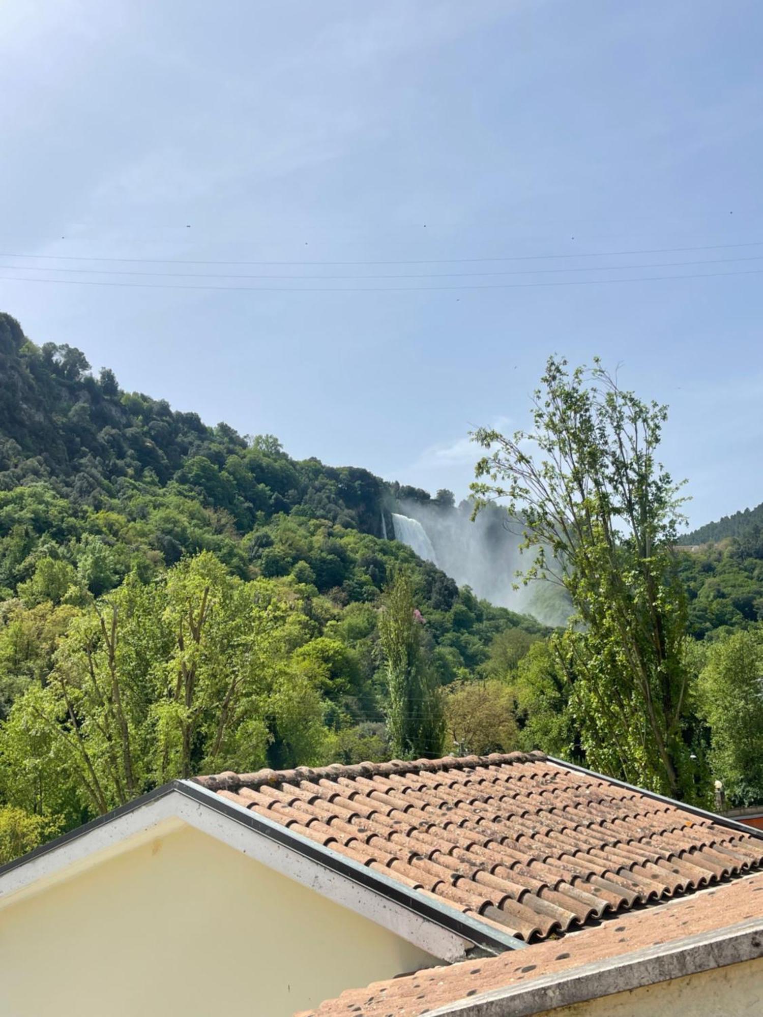 Отель Il Casolare Della Cascata Терни Экстерьер фото
